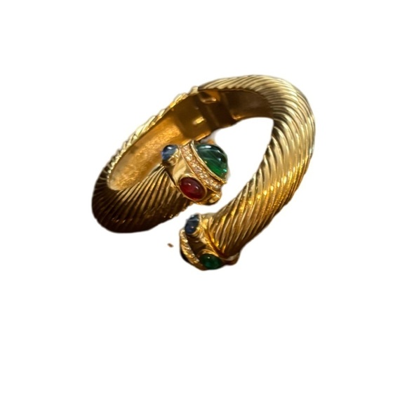 Givenchy Jewel Twist Cable Hinge
Torque Necklace and bracelet set 1980’s - Picture 14 of 15